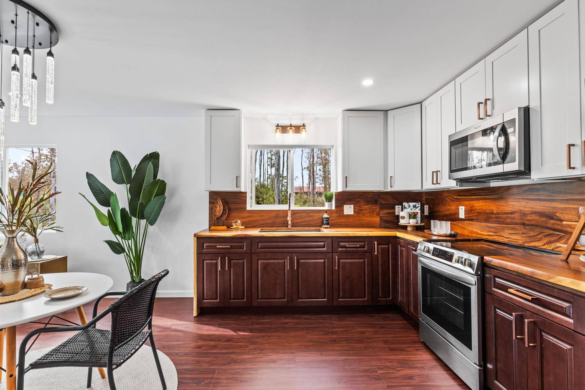 Azure Rd in Ainaloa, HI